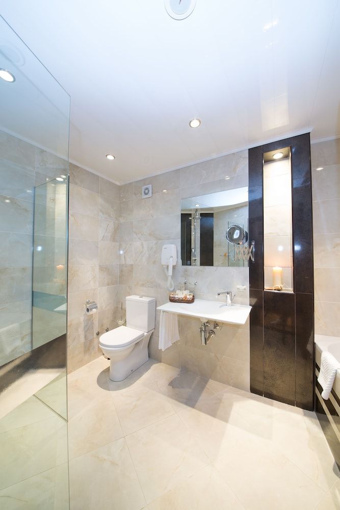 Rosslyn Dimyat Hotel Varna Classic Triple Room 6