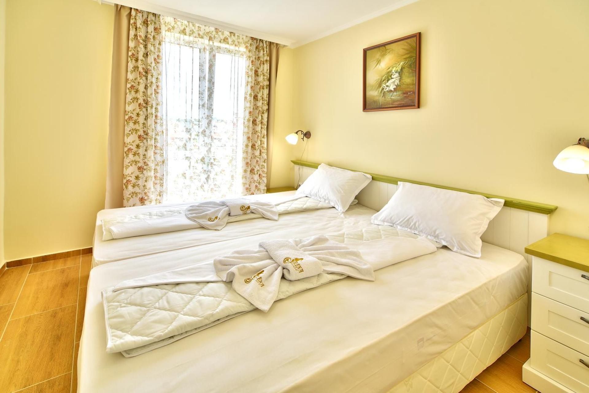 Deluxe One-Bedroom Apartment