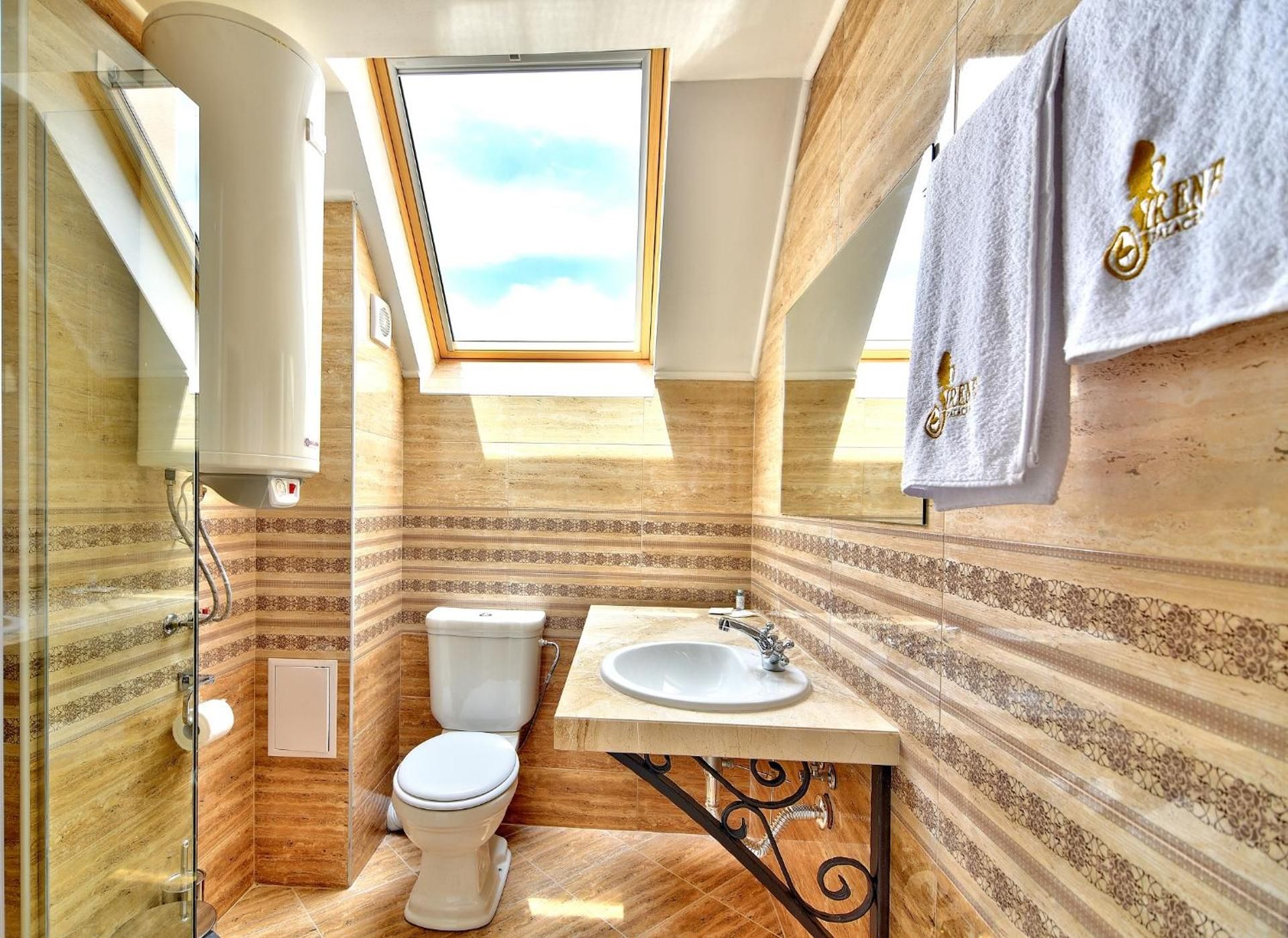 Deluxe Two-Bedroom Apartment with Sea View