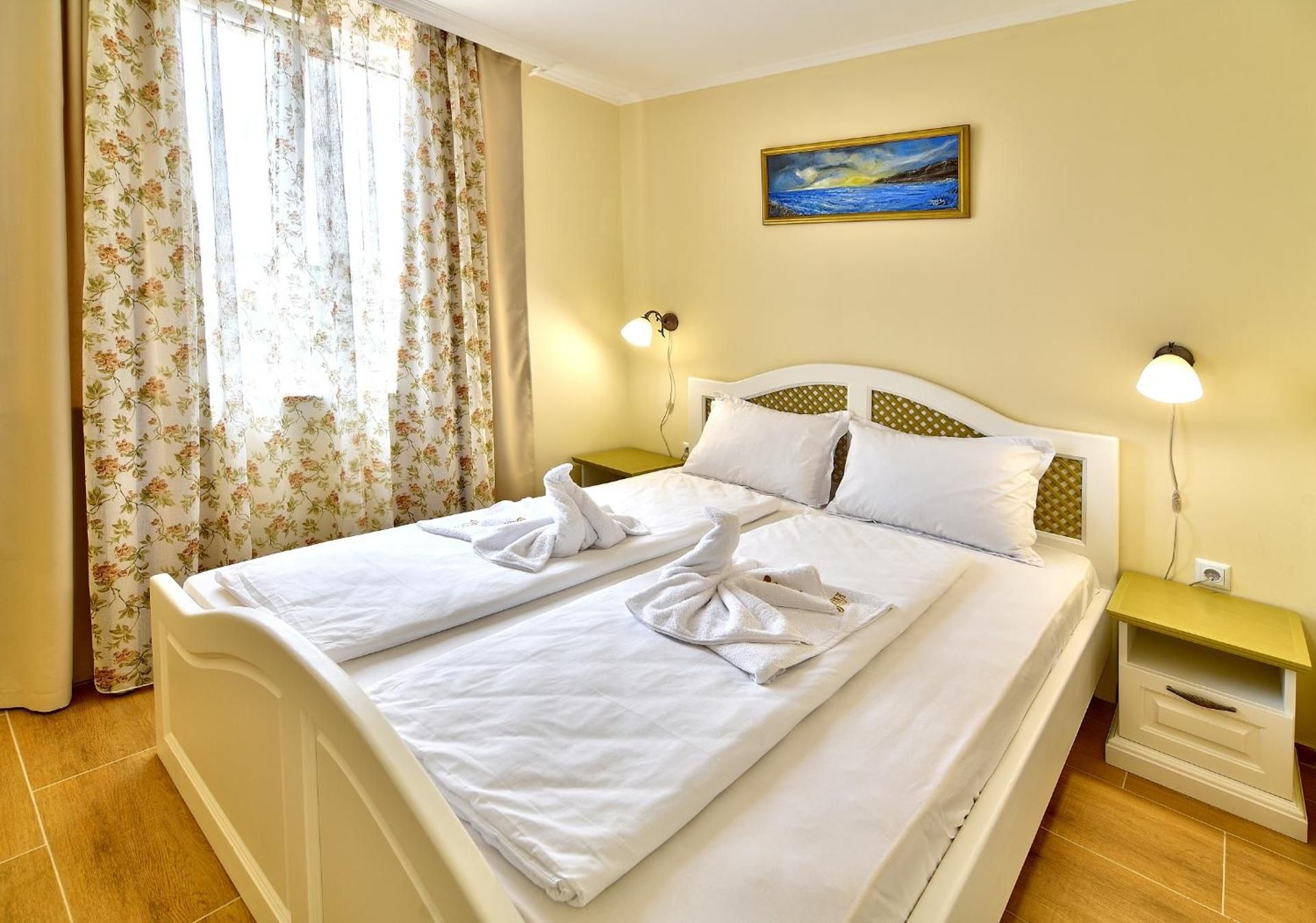 Two-Bedroom Deluxe Apartment with Balcony