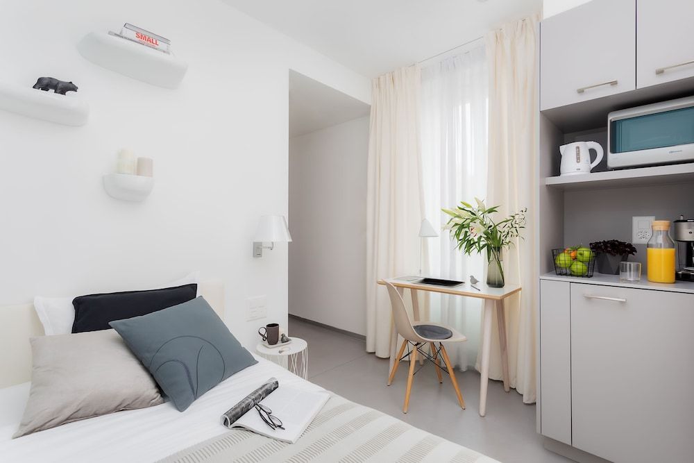 Single Room, Terrace
