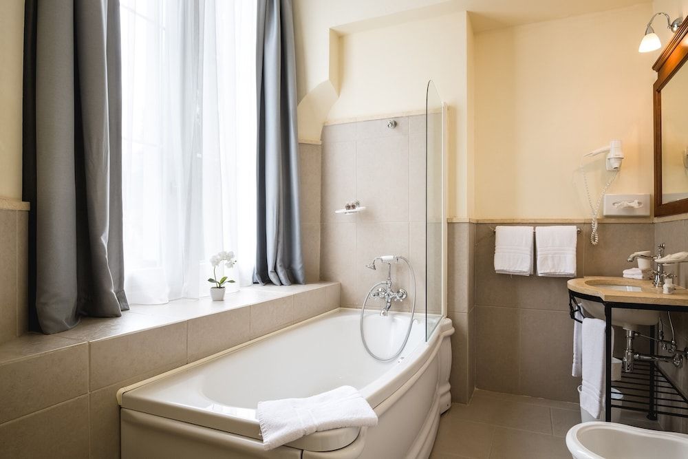 Hotel Reine Victoria Economy Double Room 4