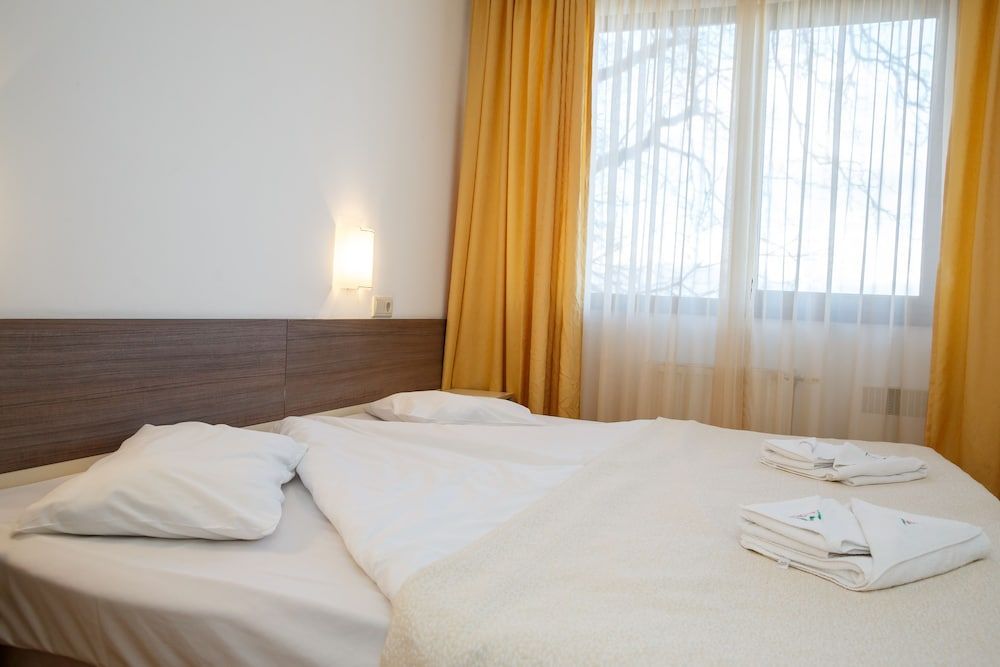 Mountain Paradise by the Walnut Trees Apartment, 2 Twin Beds 3