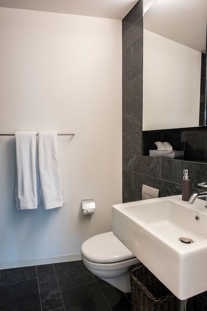 Lucerne Lake View Apartments Apartment, 2 Bedrooms, City View 18