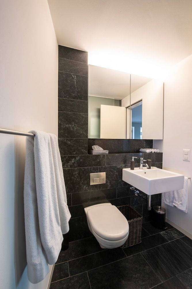 Lucerne Lake View Apartments Apartment, 2 Bedrooms, City View 17