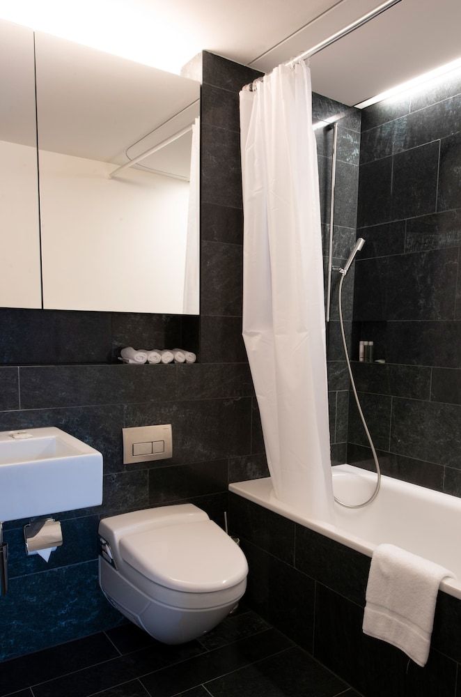 Lucerne Lake View Apartments Apartment, 2 Bedrooms, City View 15