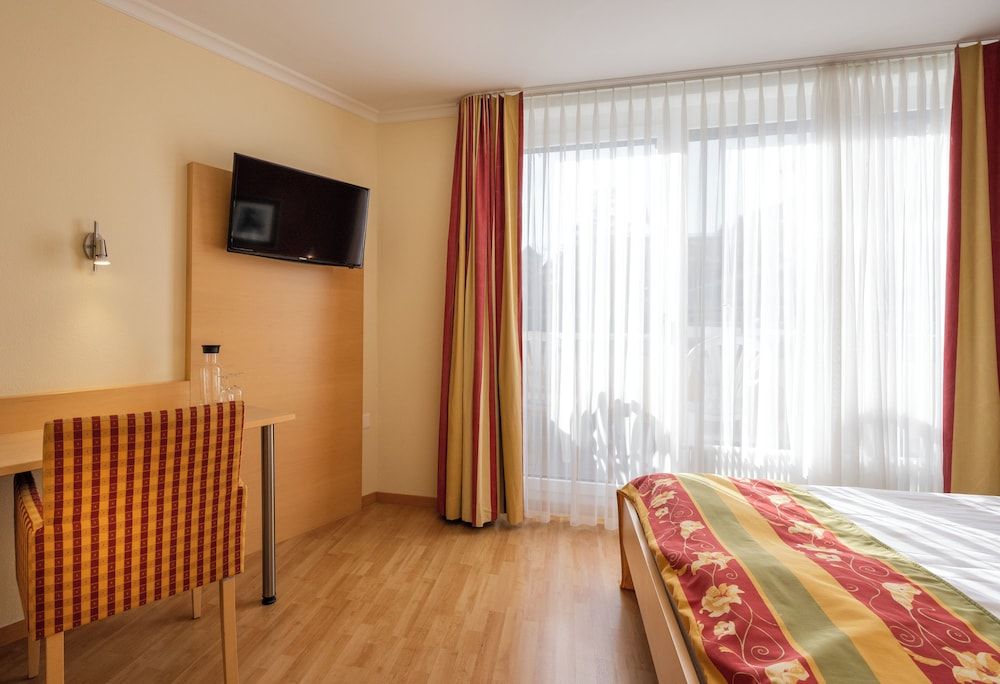 Ambassador Self Check-in Hotel Business Room 4