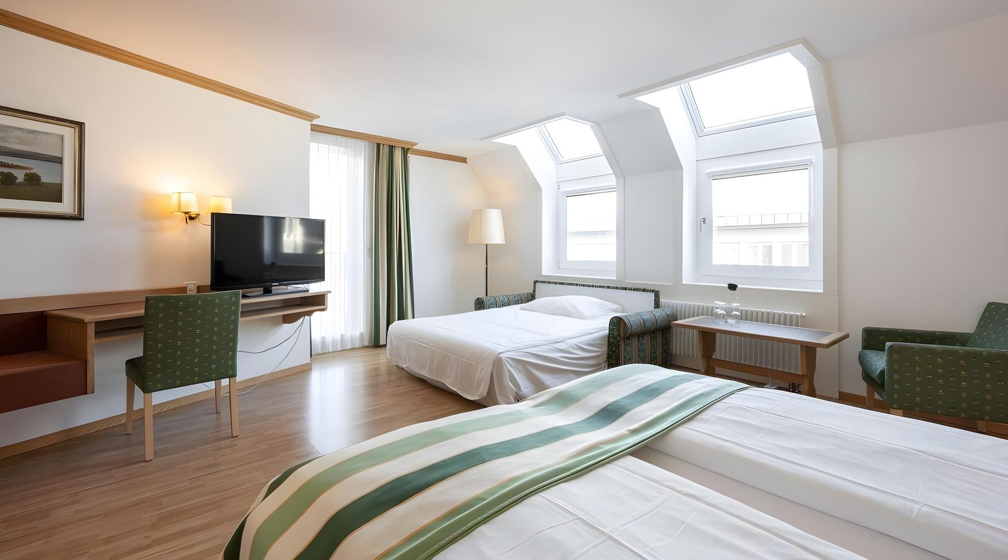 undefined Ambassador Self Check-in Hotel 6