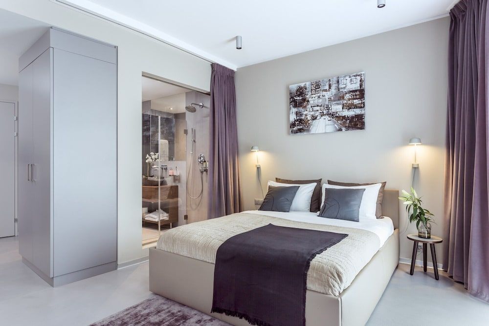Studio Apartment Senior
