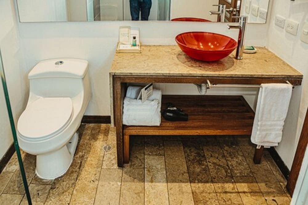 84DC Standard Room, 1 Queen Bed 5