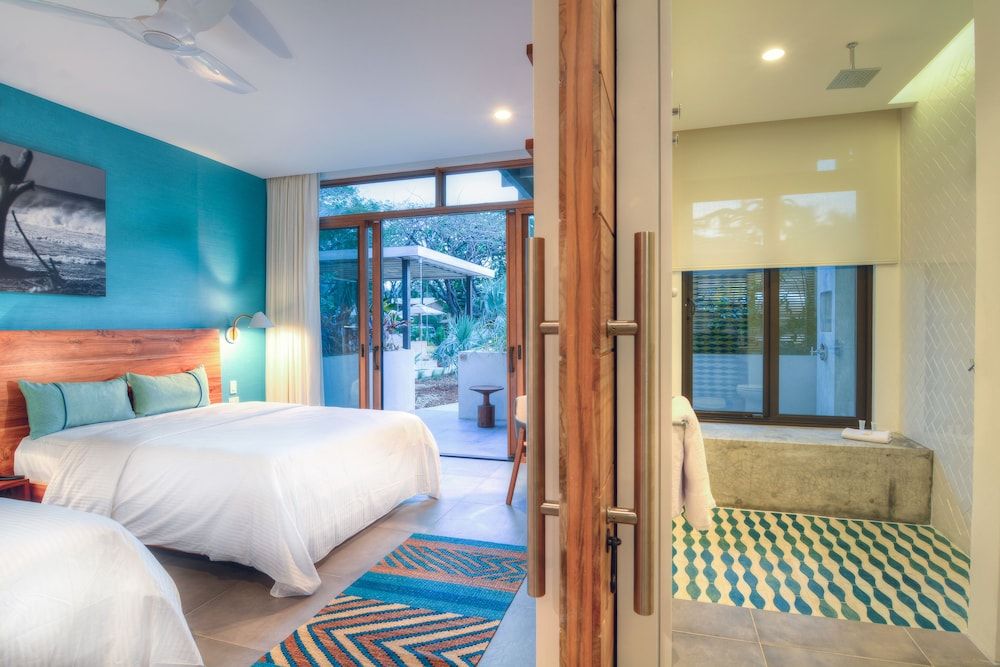 The Gilded Iguana Surf Hotel PREMIUM 2 QUEEN BEDS 2