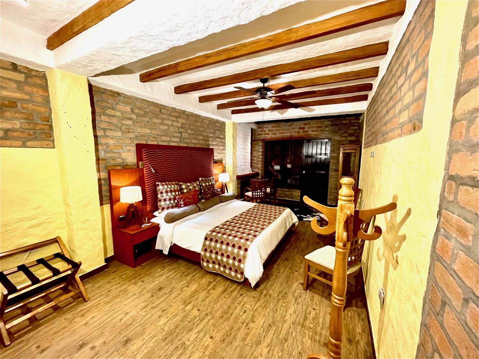 Deluxe Double Room (2 Adults + 1 Child)