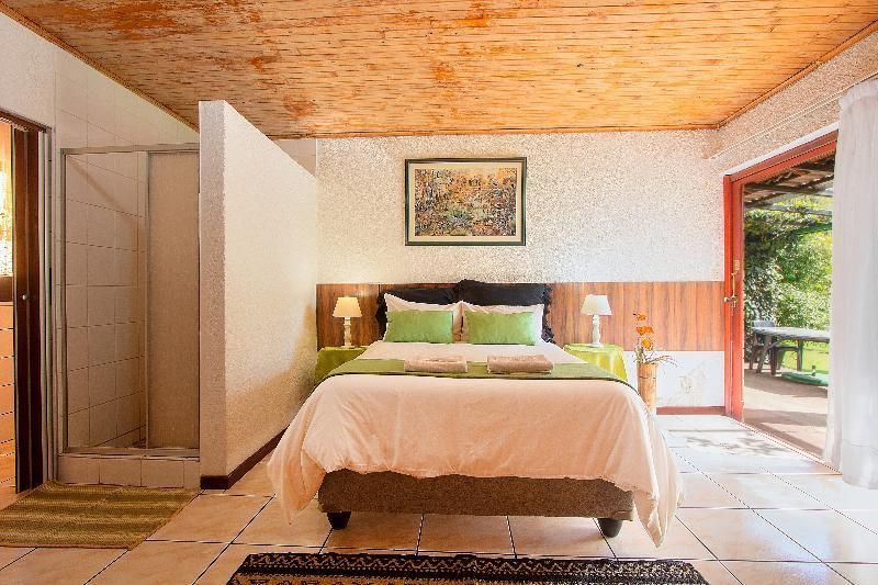 Airport Bird & Game Lodge Standard Double Room 4