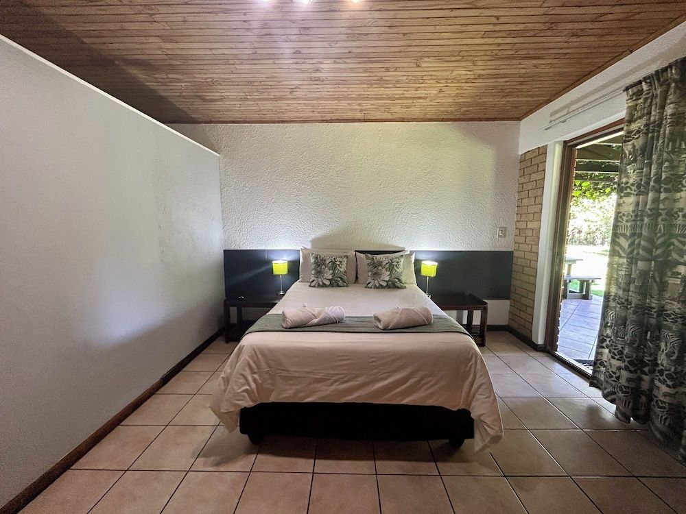 Airport Bird & Game Lodge Standard Double Room 7