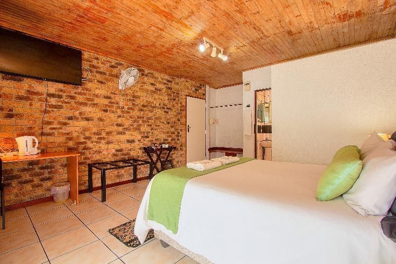 Airport Bird & Game Lodge Standard Double Room 5