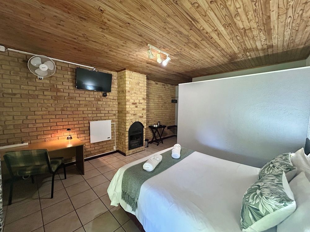 Airport Bird & Game Lodge Standard Double Room 2