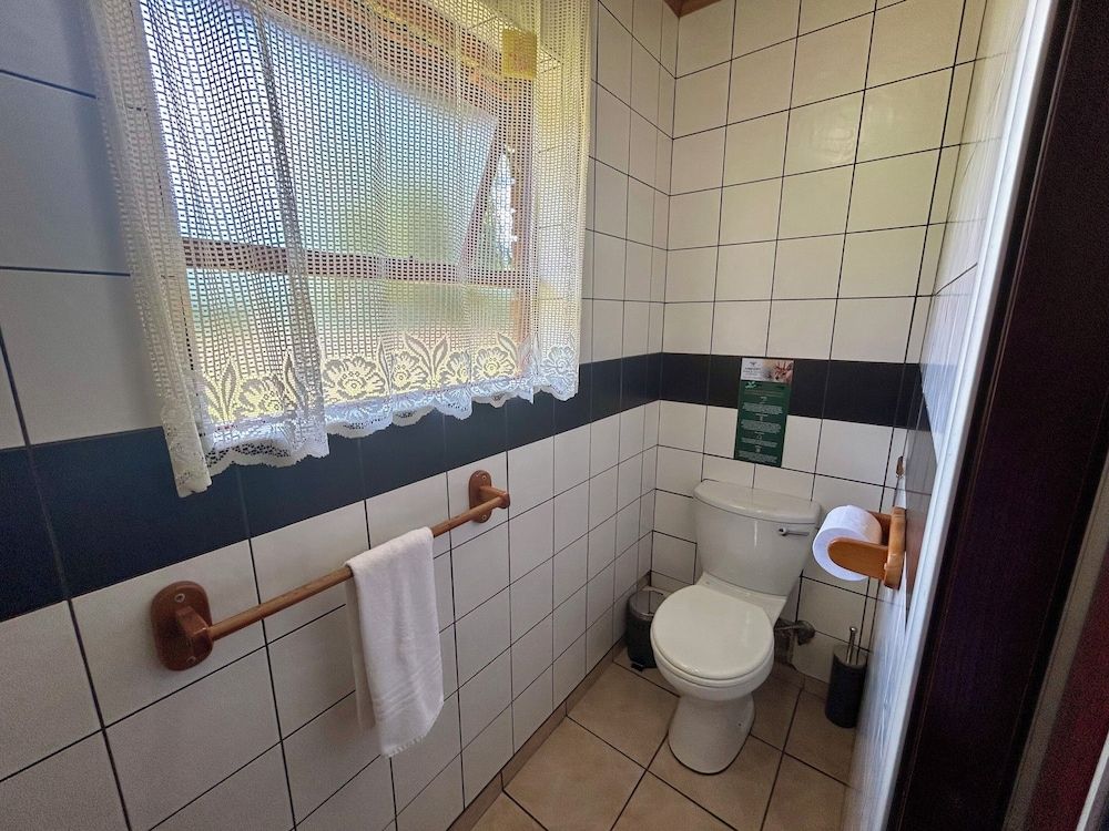 Airport Bird & Game Lodge Standard Double Room 10