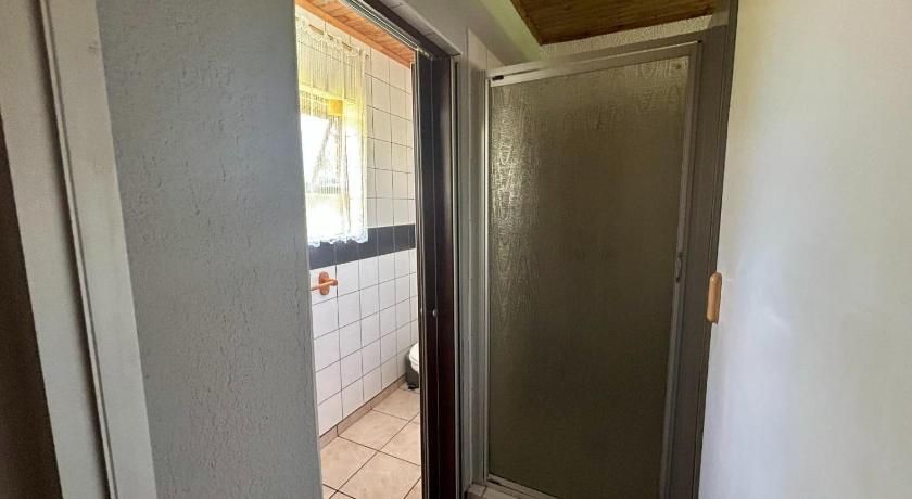 Airport Bird & Game Lodge Standard Double Room 11