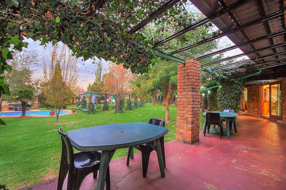 undefined Airport Bird & Game Lodge 8