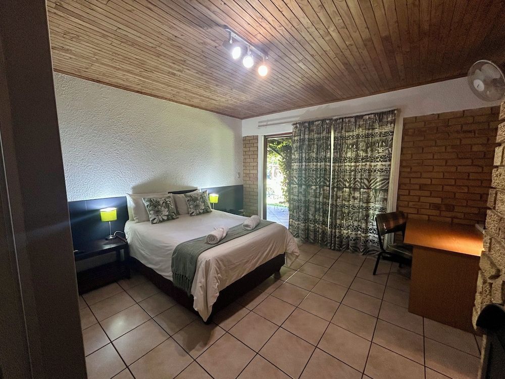 Airport Bird & Game Lodge Standard Double Room 8
