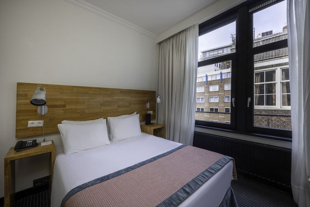 Catalonia Vondel Amsterdam Economy Double Room 2