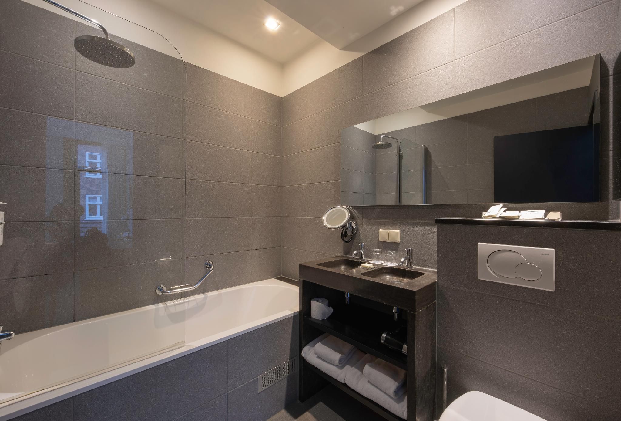 Executive Double for Single Use