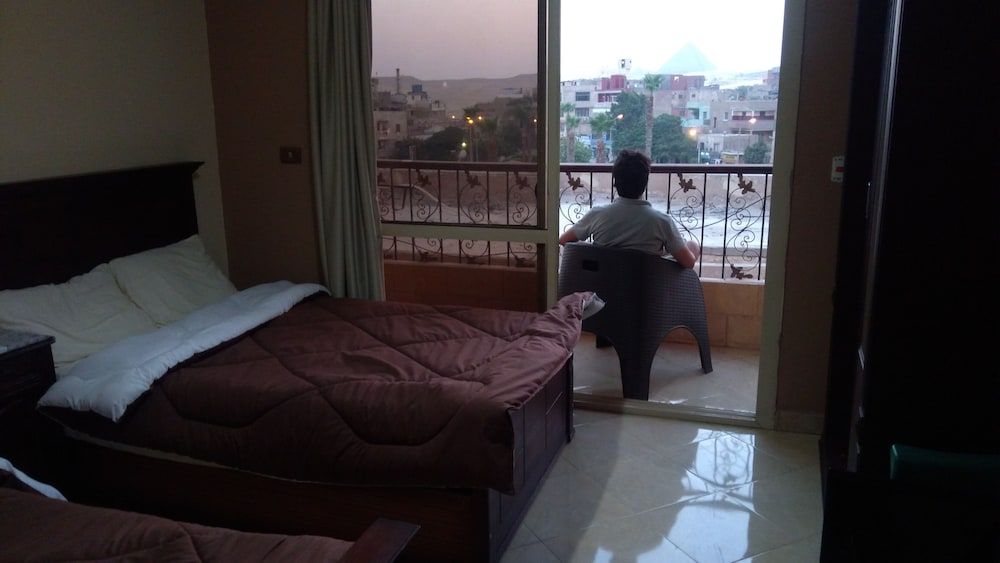 Happy days pyramids inn Double room with mountain view 7