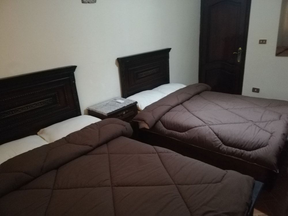 Happy days pyramids inn Single room 3