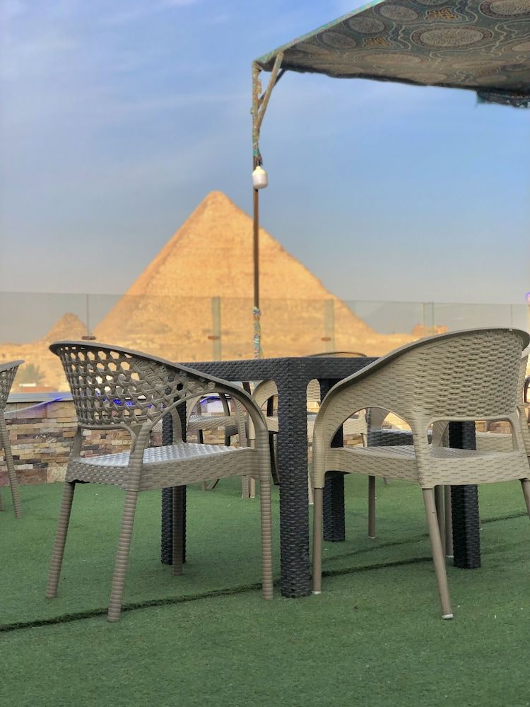 undefined Happy days pyramids inn 10