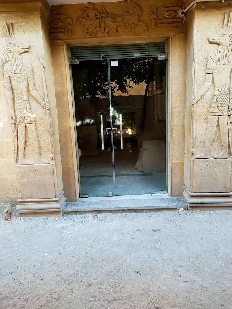 undefined Happy days pyramids inn 4