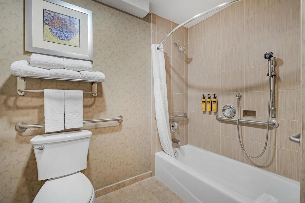 Best Western Plus Anaheim Inn Standard Room, 2 Double Beds, Non Smoking, Refrigerator & Microwave 3