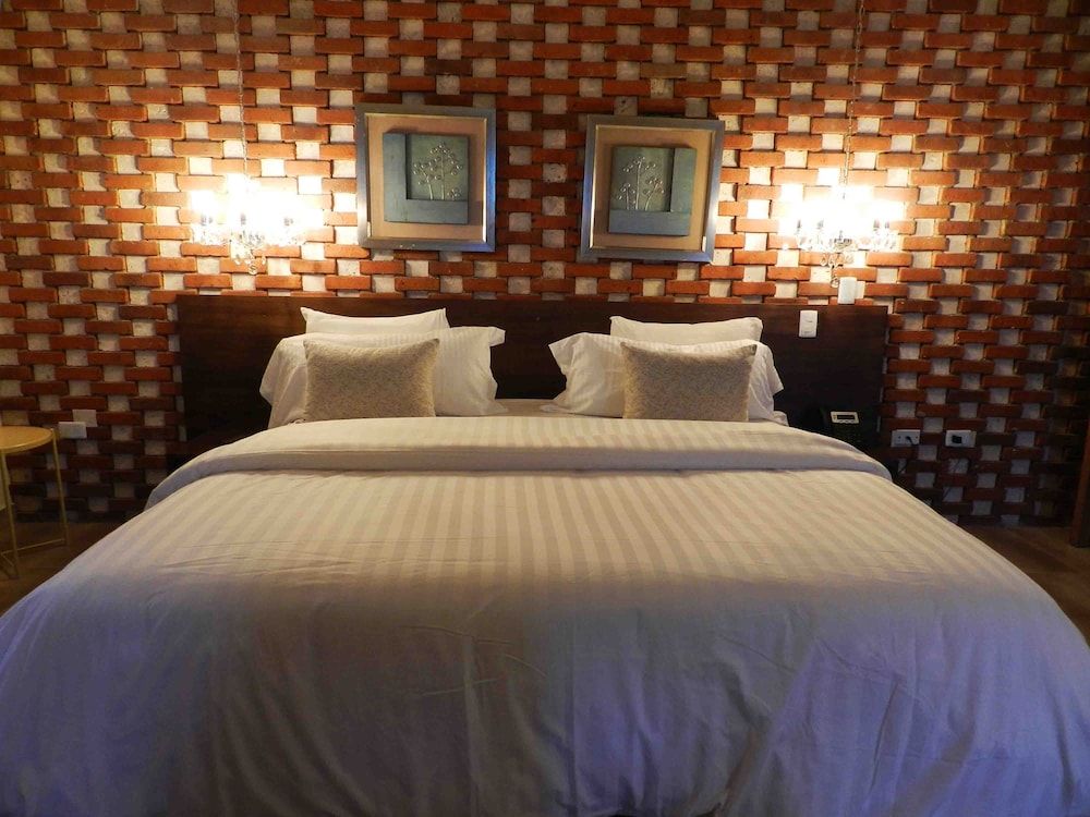 MON Hotel Boutique Junior Suite, Balcony 3