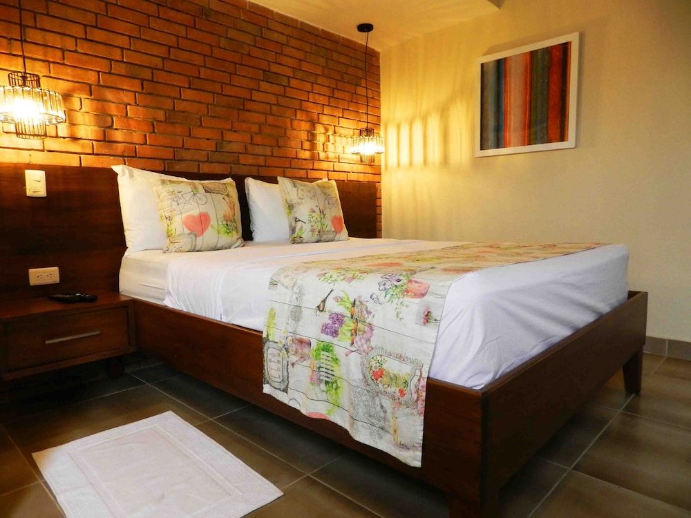 MON Hotel Boutique Deluxe Double Room 2