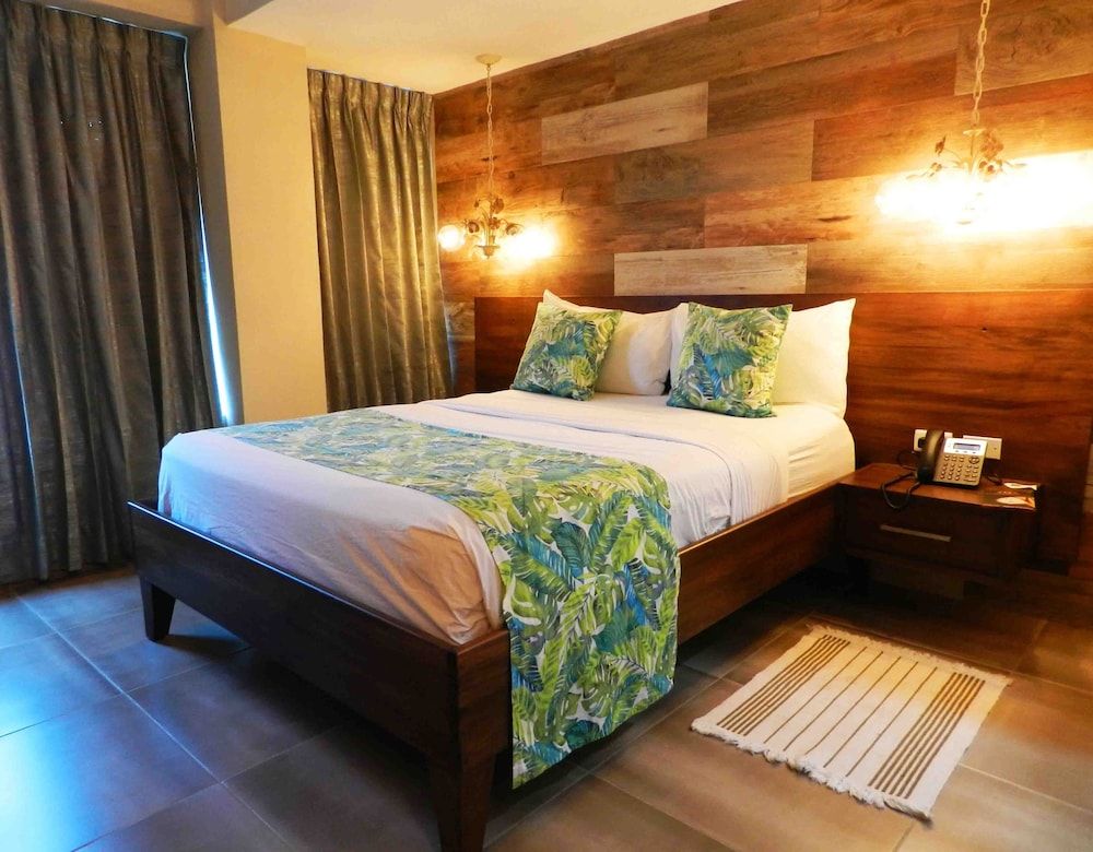 MON Hotel Boutique Deluxe Double Room 6