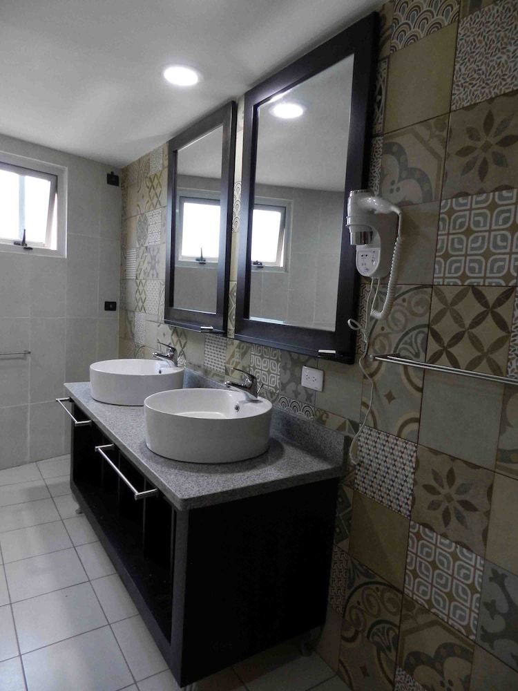 MON Hotel Boutique Deluxe Double Room, 2 Double Beds 4