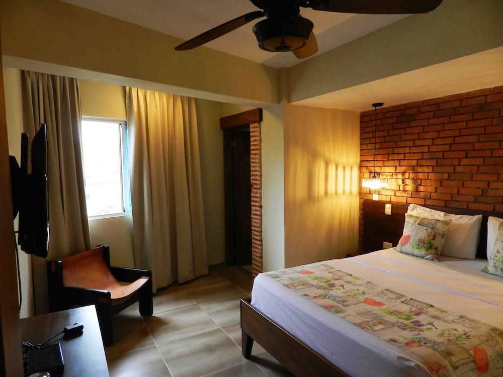 MON Hotel Boutique Deluxe Double Room 3