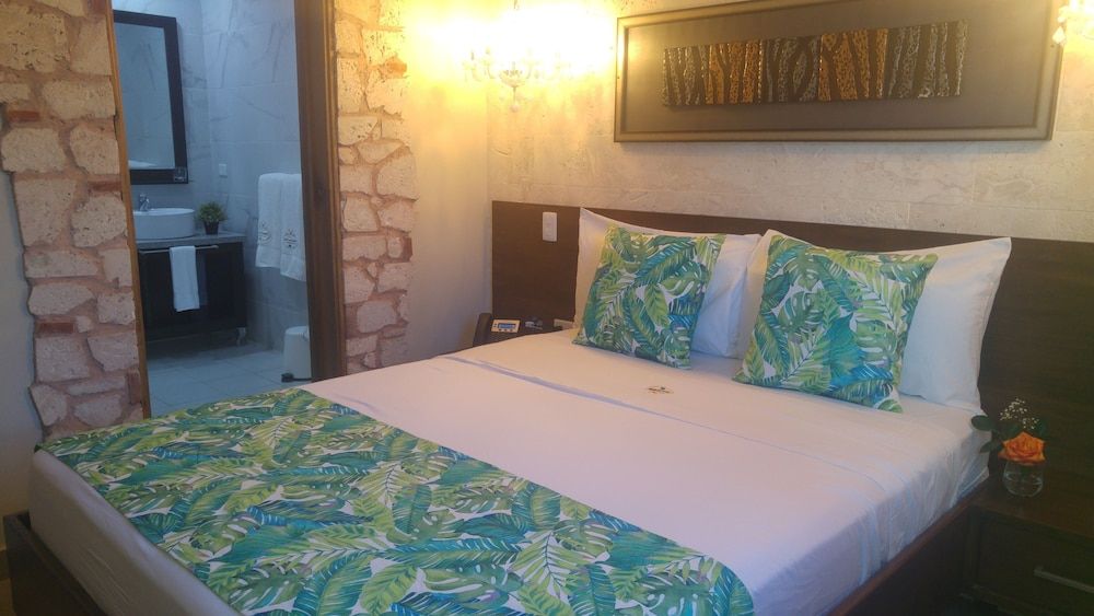 MON Hotel Boutique Deluxe Double Room