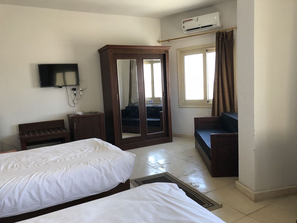 Royal NJ Hotel Executive Double Room, Accessible, Garden View 3