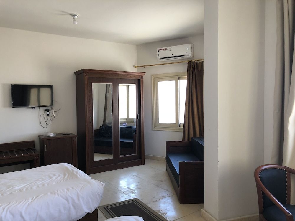 Royal NJ Hotel Executive Single Room, Garden View, Garden Area 2