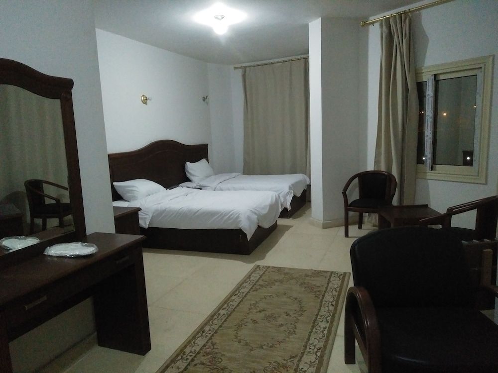 Royal NJ Hotel Family Quadruple Room, Accessible, Garden View 5