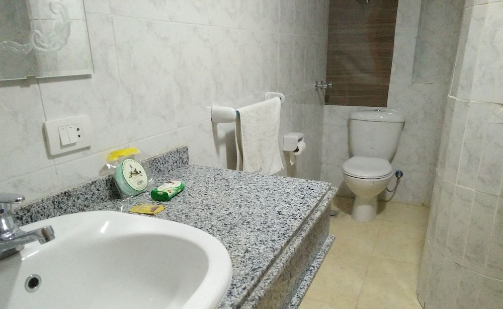 Royal NJ Hotel Executive Single Room, Garden View, Garden Area 5