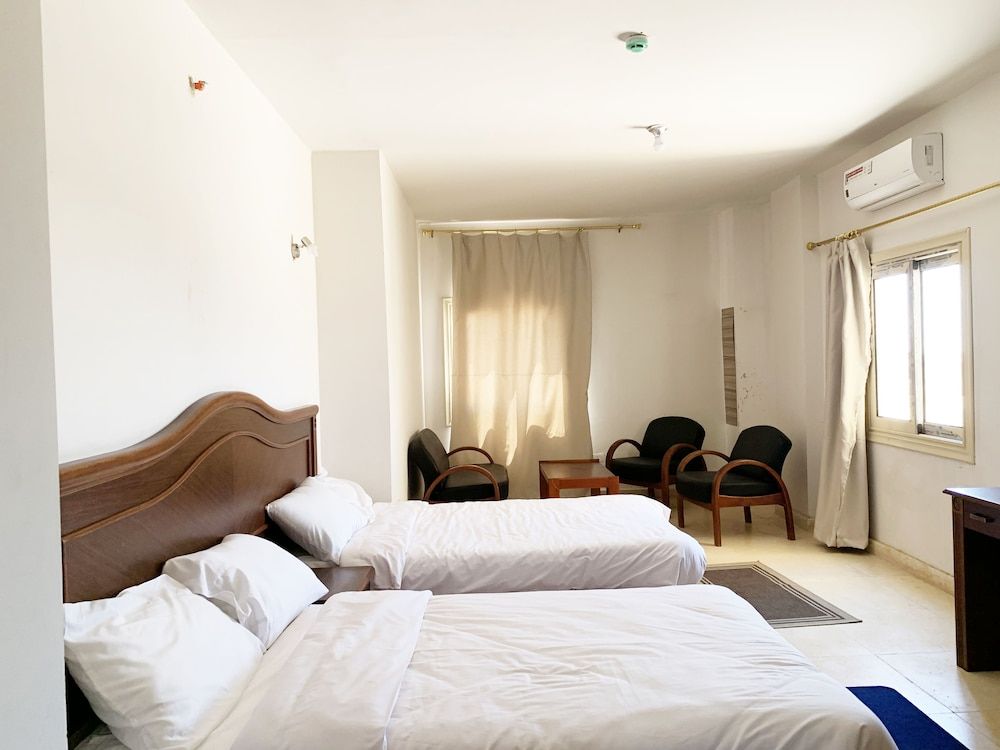 Royal NJ Hotel Family Quadruple Room, Accessible, Garden View