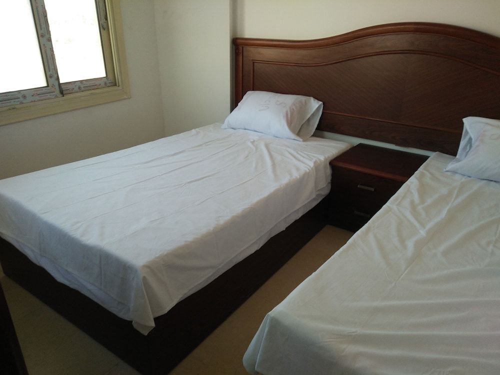 Royal NJ Hotel Family Quadruple Room, Accessible, Garden View 2