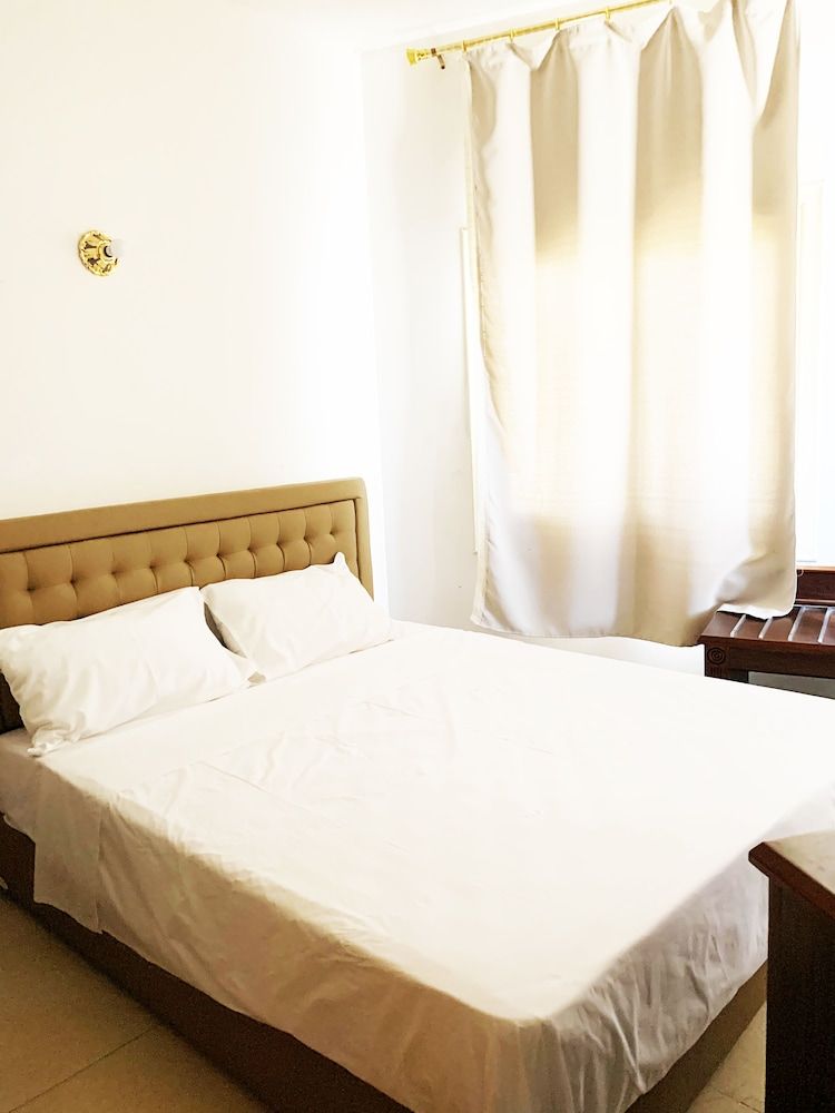 Royal NJ Hotel Executive Single Room, Garden View, Garden Area 4