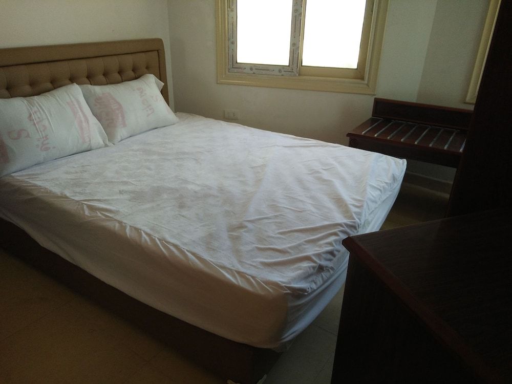 Royal NJ Hotel Family Quadruple Room, Accessible, Garden View 3