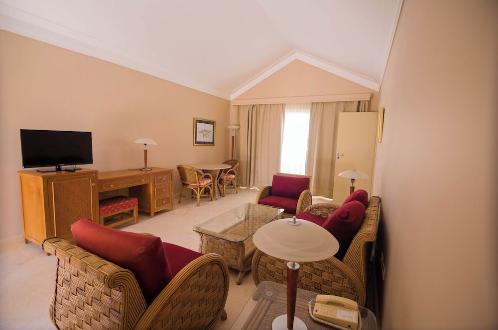 Ecotel Dahab Bay View Resort Junior Suite Pool and Sea View 4