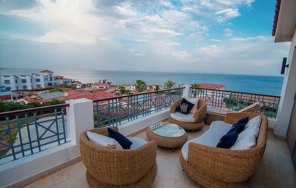 Ecotel Dahab Bay View Resort Junior Suite Pool and Sea View 2