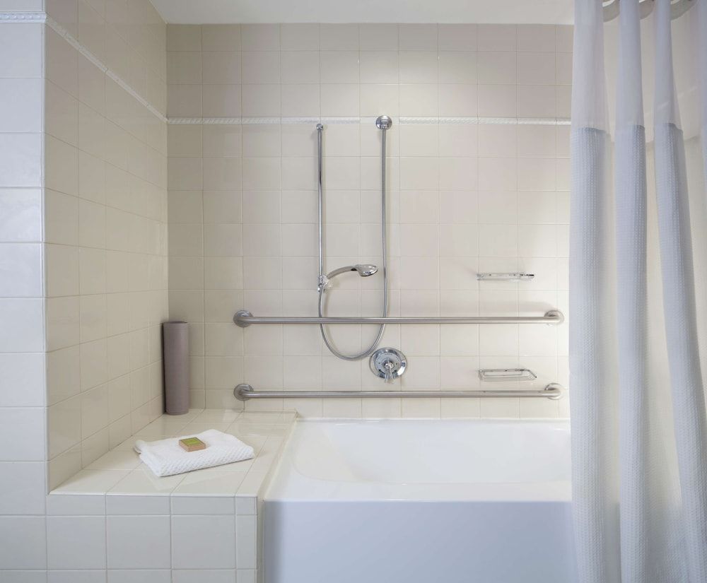 Hilton Boston Back Bay Room, 2 Double Beds, Accessible, Bathtub (Mobility & Hearing) 2