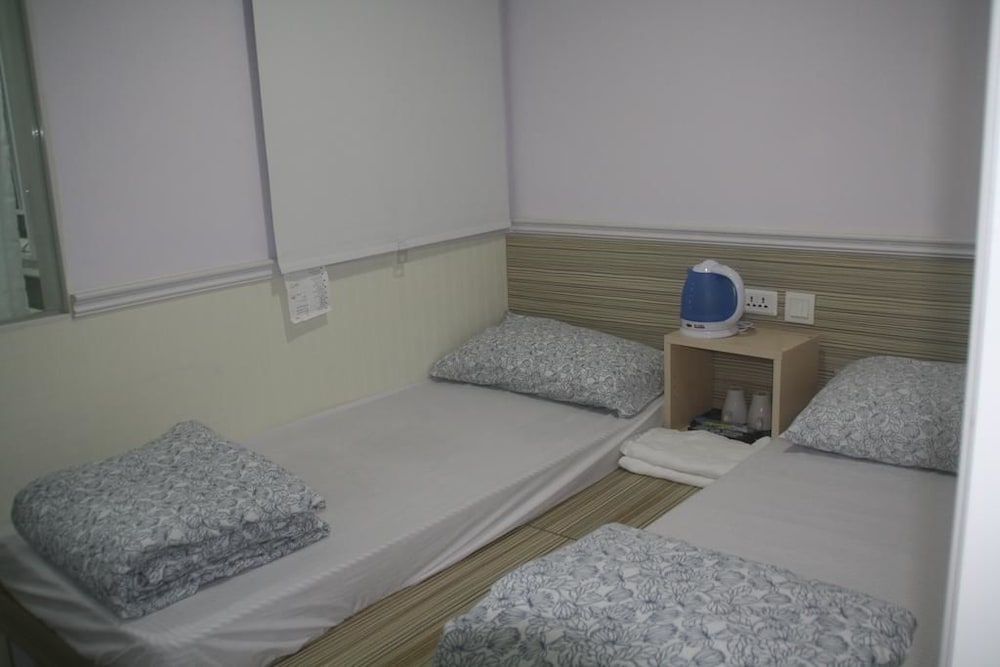 K&B Hostel Twin Room, No Windows 2