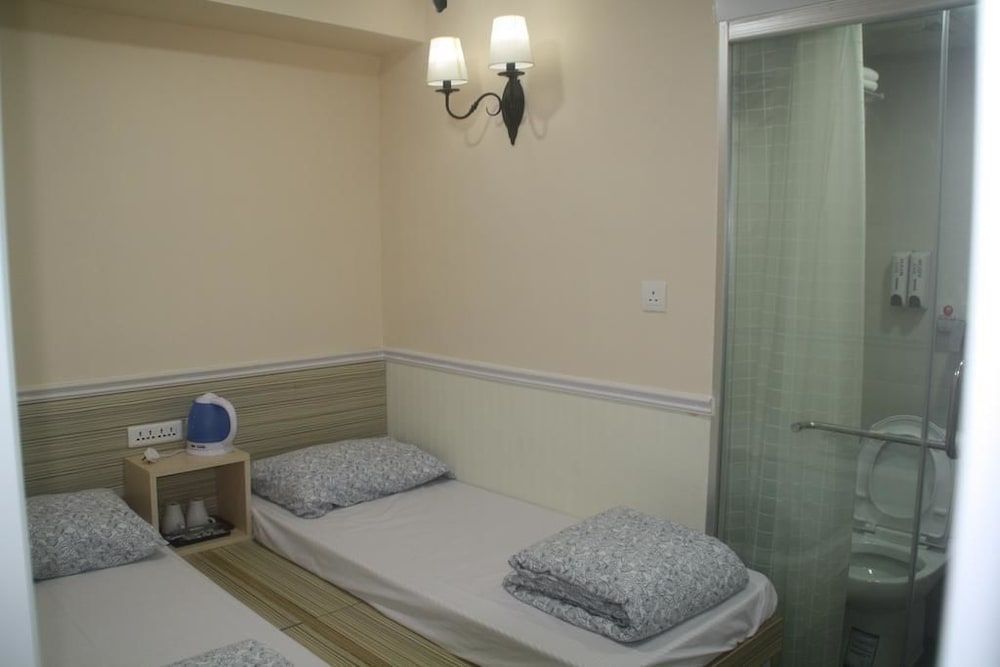 K&B Hostel Twin Room, No Windows
